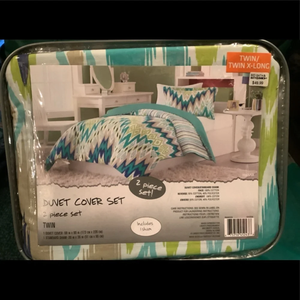 2 pc. Duvet Cover Set, Cover & 1 pillow sham.  Twin/Twin x-long, new in bag!